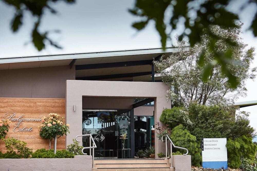 יארה גלן Balgownie Estate Yarra Valley מראה חיצוני תמונה Entrance to the National Museum of Australia