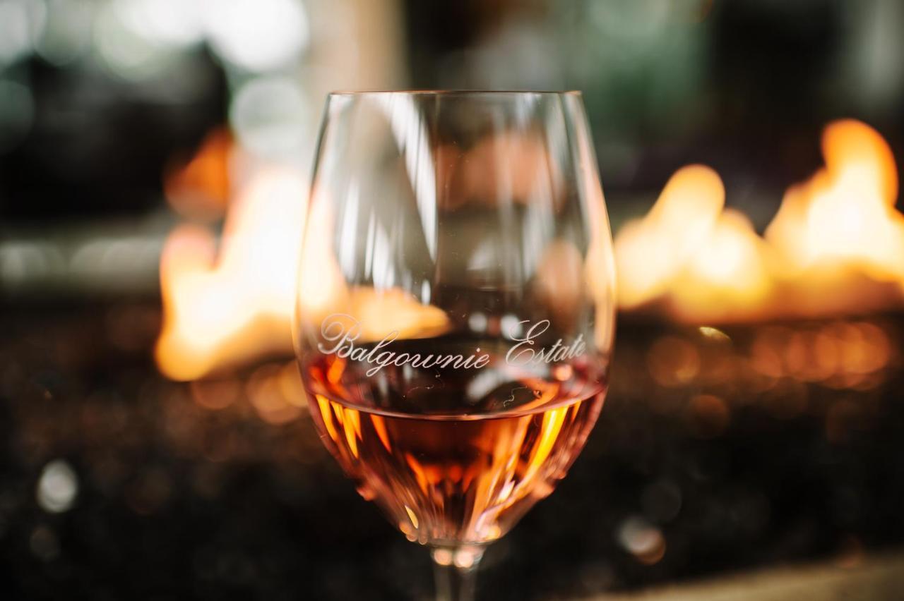 יארה גלן Balgownie Estate Yarra Valley מראה חיצוני תמונה A glass of Tokaji wine